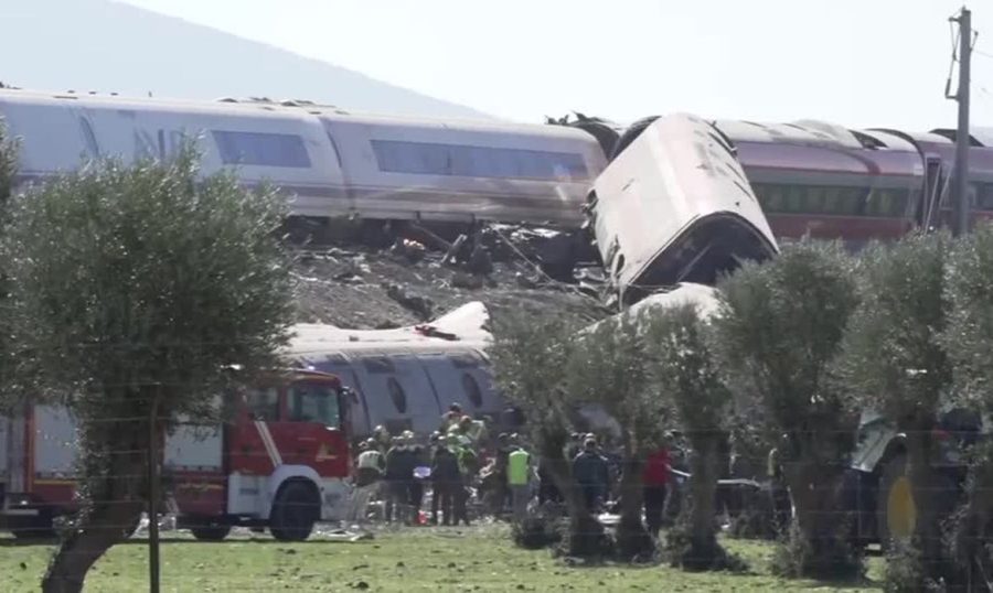 Número de mortos em acidente entre trens na Espanha passa de 60