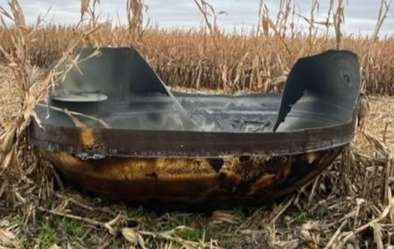 Objeto misterioso que teria vindo do espaço é encontrado em milharal nos EUA