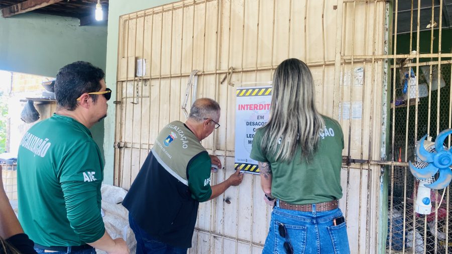 Operação Via do Cobre fiscaliza sucatões e interdita estabelecimentos em Cuiabá