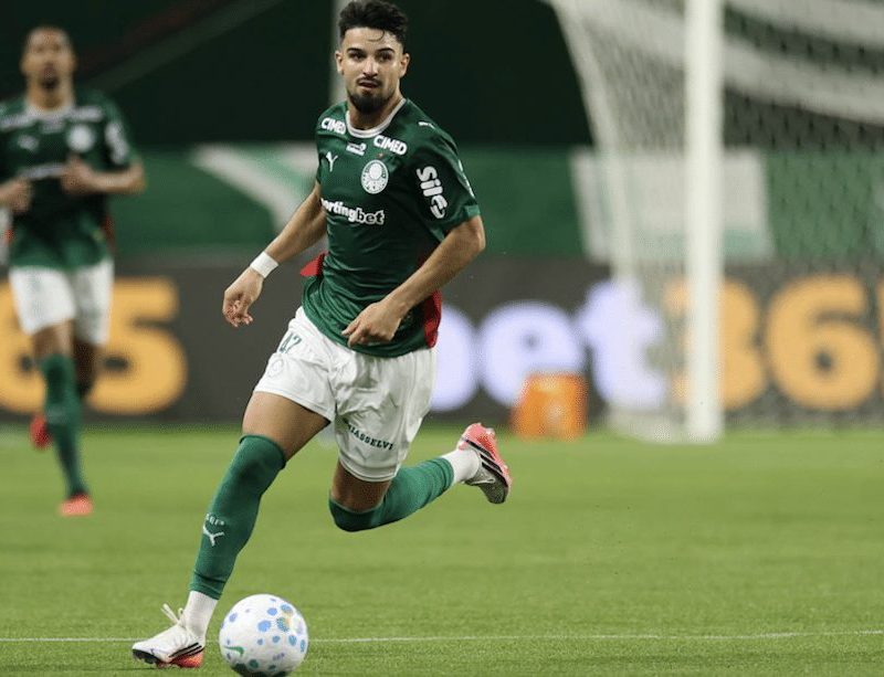 Palmeiras conquista vitória sobre o Bahia e se aproxima do Flamengo