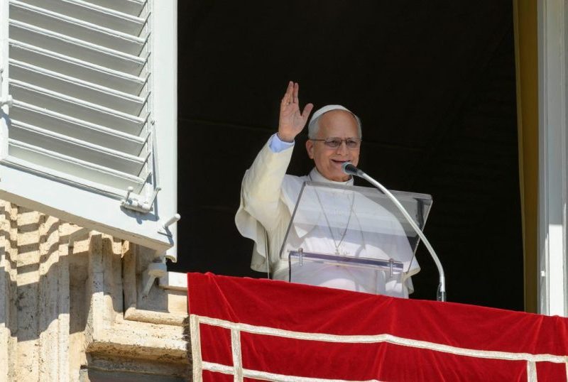 Papa Leão XIV recebe alta e retorna ao Vaticano após cirurgia