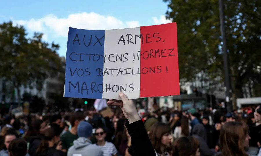 Paris decreta toque de recolher após protestos violentos