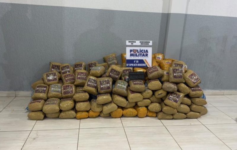 PM apreende 202 kg de skunk camuflados em carga de milho no MT