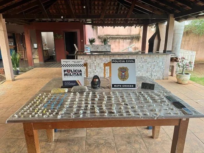 Duas prisões em São José: jovens são flagrados com drogas
