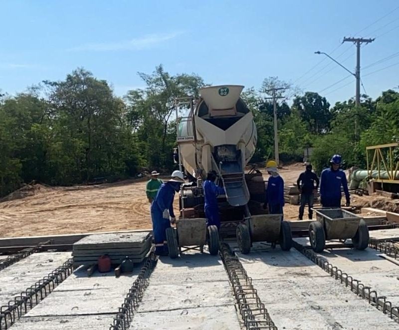 Obra da nova ponte sobre o Córrego do Moinho avança para conclusão