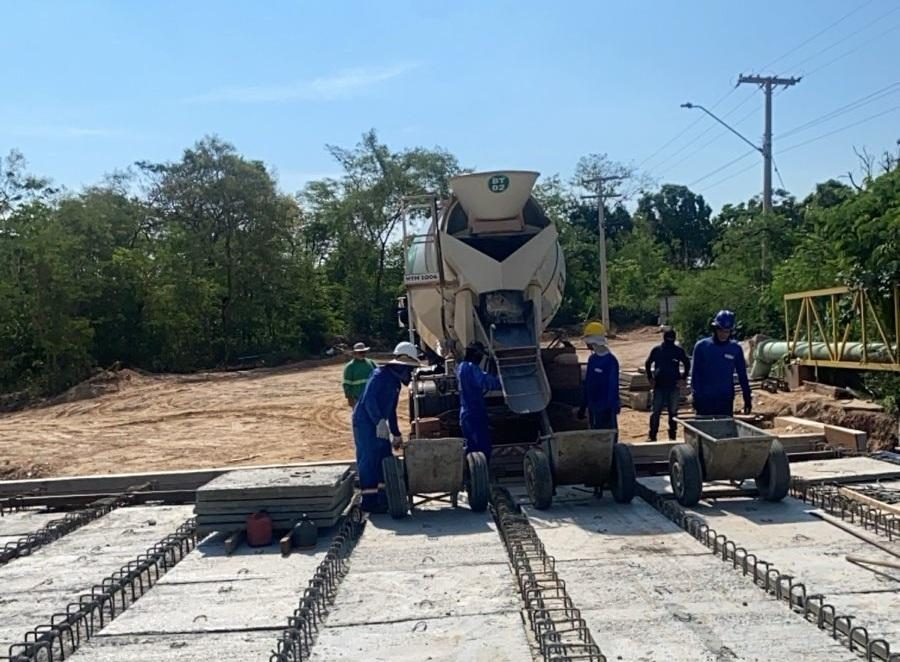 Obra da nova ponte sobre o Córrego do Moinho avança para conclusão