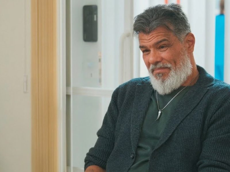 Por Você: Junqueira contrata Zé para assustar Gabriel e impedir investigação sobre contas do hospital