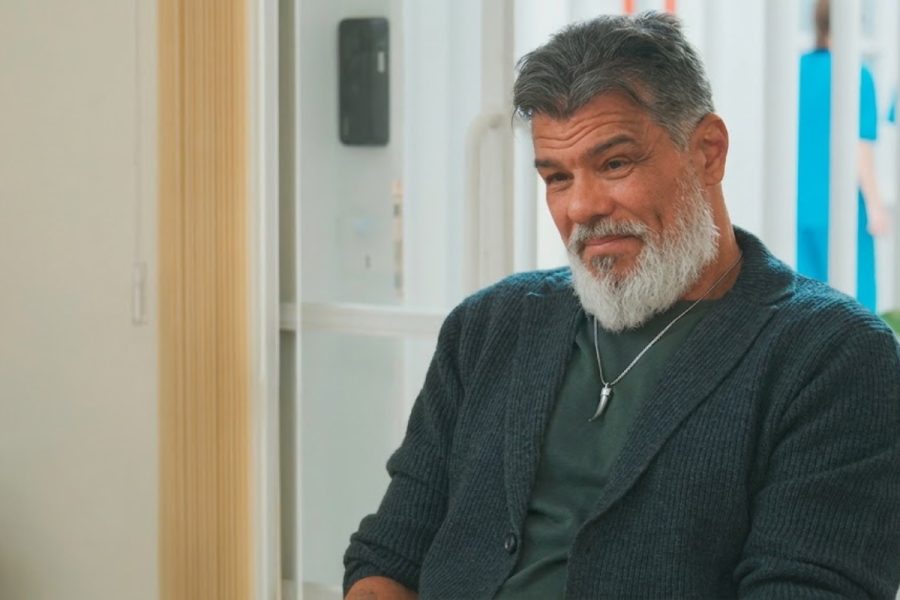 Por Você: Junqueira contrata Zé para assustar Gabriel e impedir investigação sobre contas do hospital