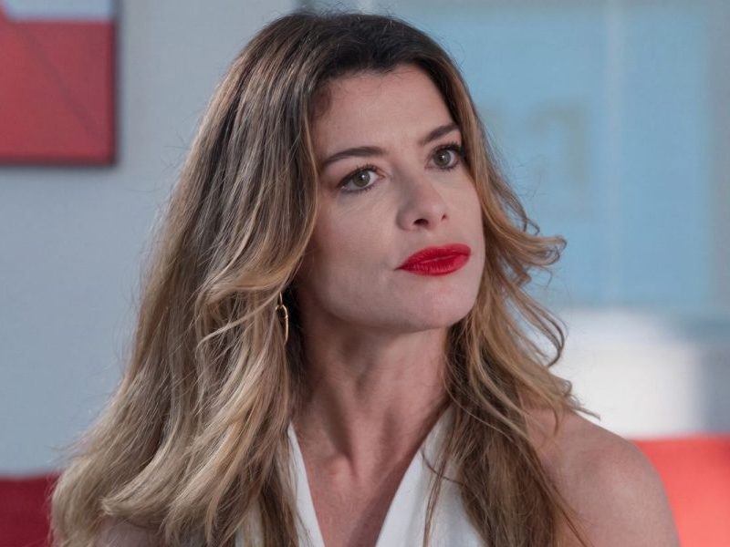 Vanessa descobre atentado e ameaça Junqueira em Por Você