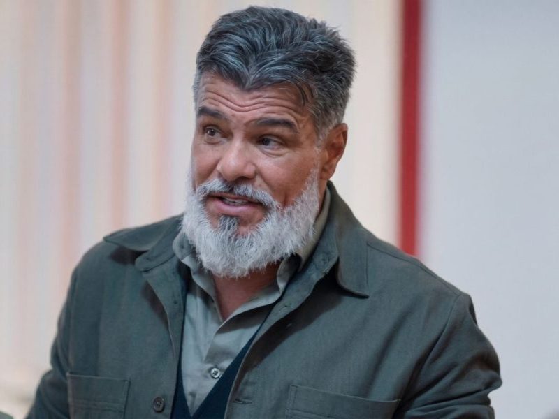 Por Você: Zé se une a Junqueira, que arma plano para capanga atacar Gabriel