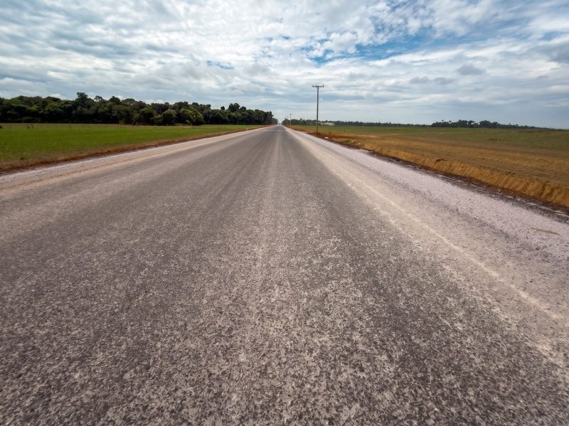 Prefeitura de Sinop avança na pavimentação da Estrada Selene e conclui mais de 2 km de asfalto