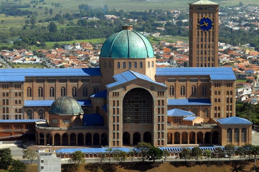 Feriado em Aparecida: missas e procissão Atraem Milhares de Fiéis