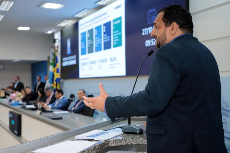 Secretário culpa chuvas e asfalto antigo por buracos que voltam a abrir em Campo Grande