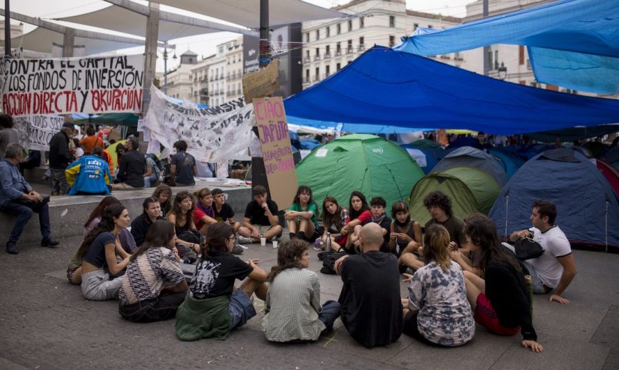 Espanha antecipa eleições em meio a crise habitacional crescente