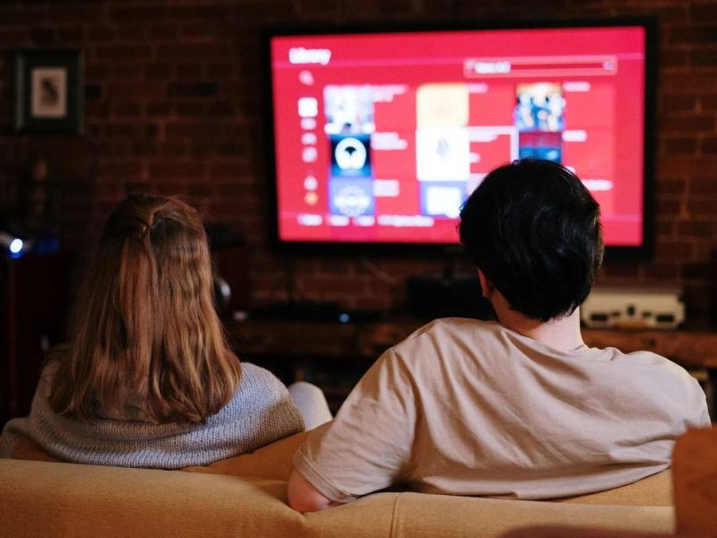 Smart TVs ganham interfaces personalizadas por usuários que utilizam ferramentas de IA