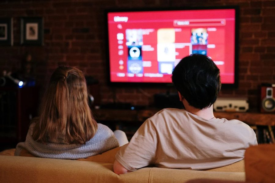 Smart TVs ganham interfaces personalizadas por usuários que utilizam ferramentas de IA