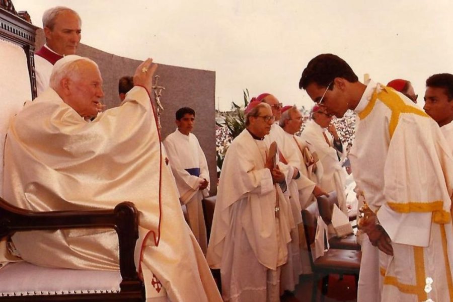 Suco de caju, calor e 200 mil fiéis: as memórias de 35 anos da visita de João Paulo II a Cuiabá