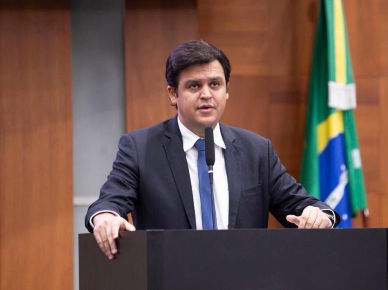 Thiago Silva apresenta requerimento e cobra providências para garantir a entrega da escola do Mathias Neves