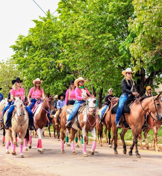 Cavalgada Outubro Rosa em Jaciara: Tradição e solidariedade em Foco