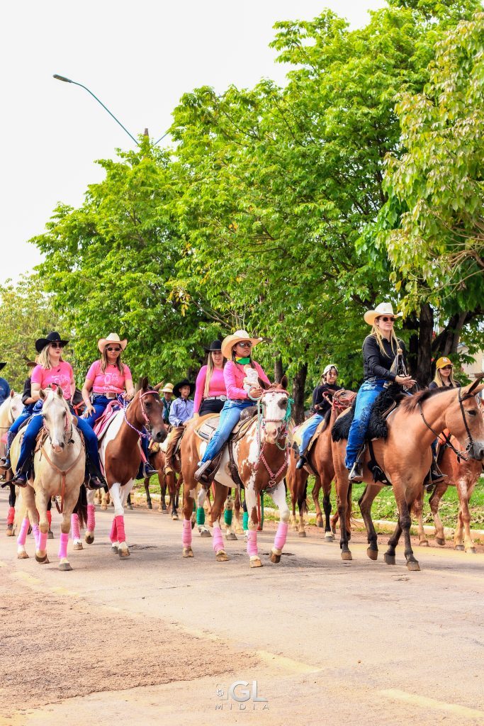 Tradição, solidariedade e emoção marcam a 2ª Cavalgada Outubro Rosa em Jaciara