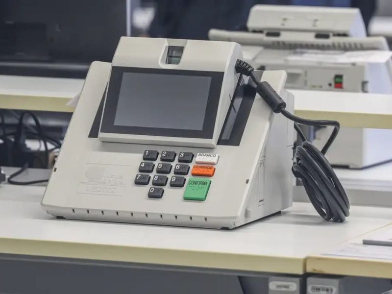 TRE registra problemas em 45 seções eleitorais e substitui oito urnas em MT