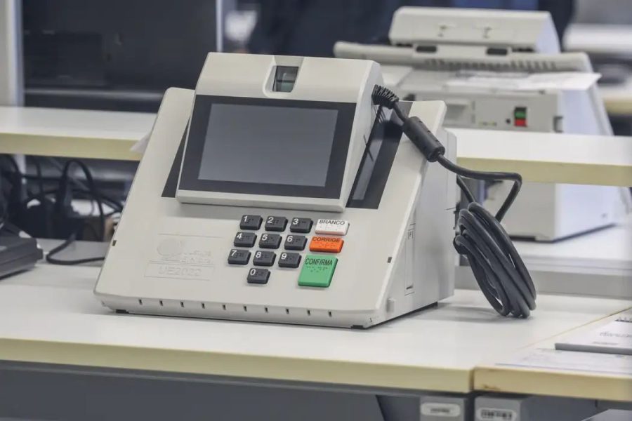 TRE registra problemas em 45 seções eleitorais e substitui oito urnas em MT