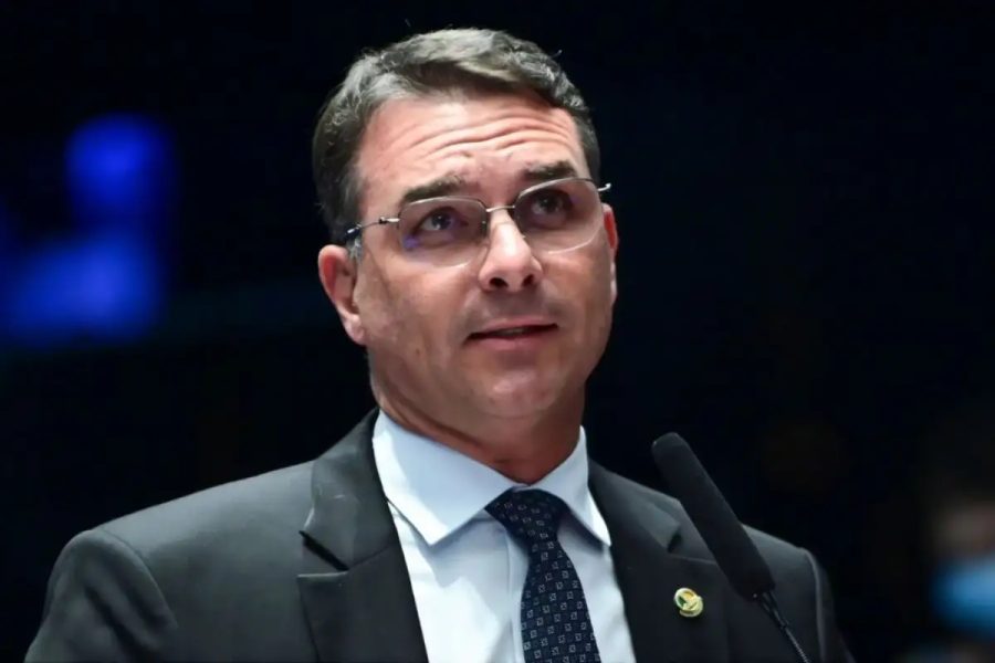 TSE manda derrubar site que oferecia criptomoedas por posts de apoio a Flávio Bolsonaro