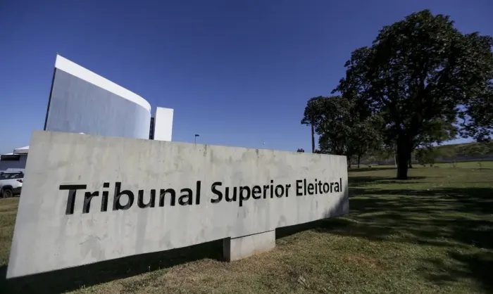 TSE suspende site que oferecia criptomoedas em apoio a Flávio Bolsonaro