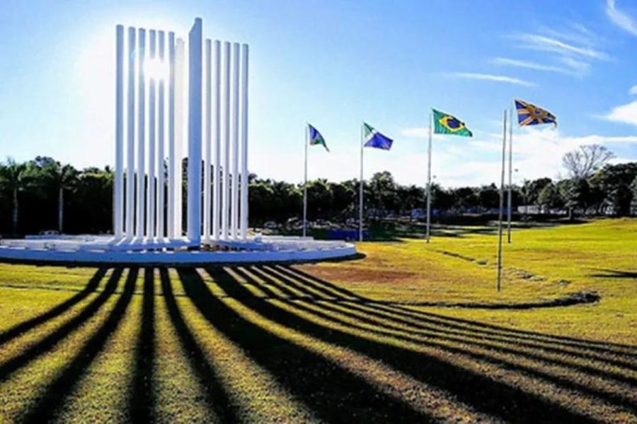 UFMS abre concurso com 83 vagas e salários de até R$ 5,2 mil