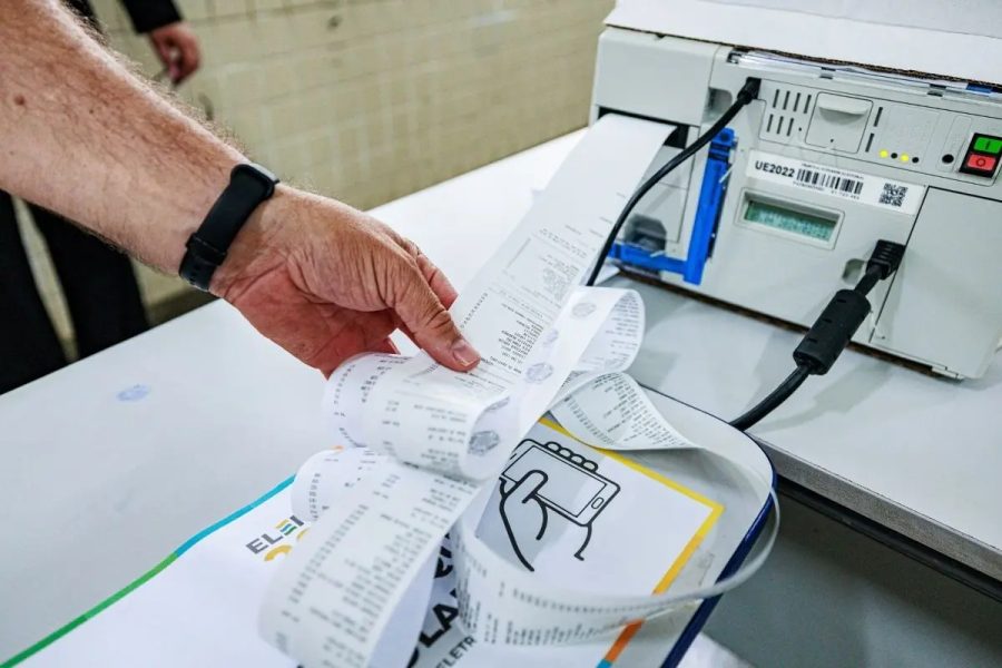Urna eletrônica gera 5 documentos após votação; veja o que eles mostram