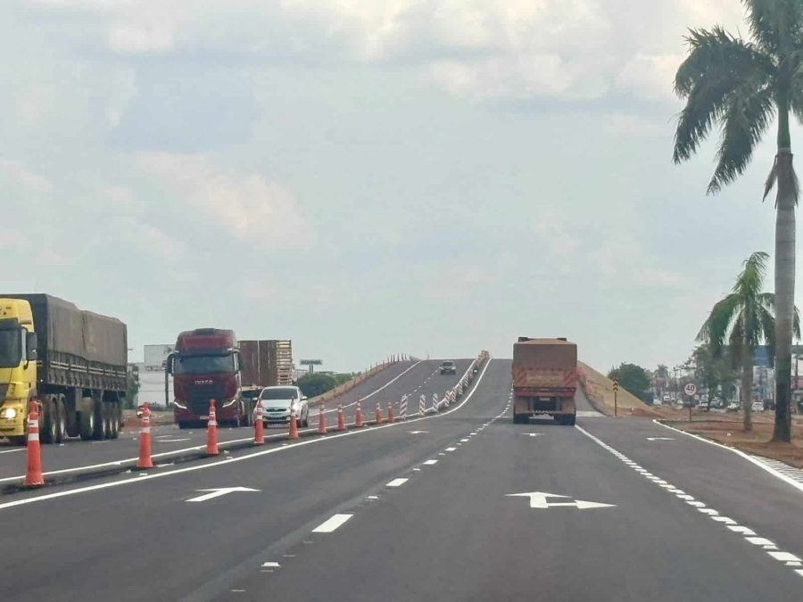 Viaduto na BR-163 próximo ao estádio em Sinop tem tráfego parcialmente liberado