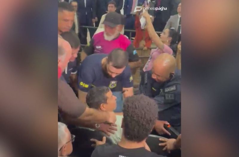 VÍDEO: Após quebrar maquete de buraco, homem é imobilizado e sessão acaba na Câmara