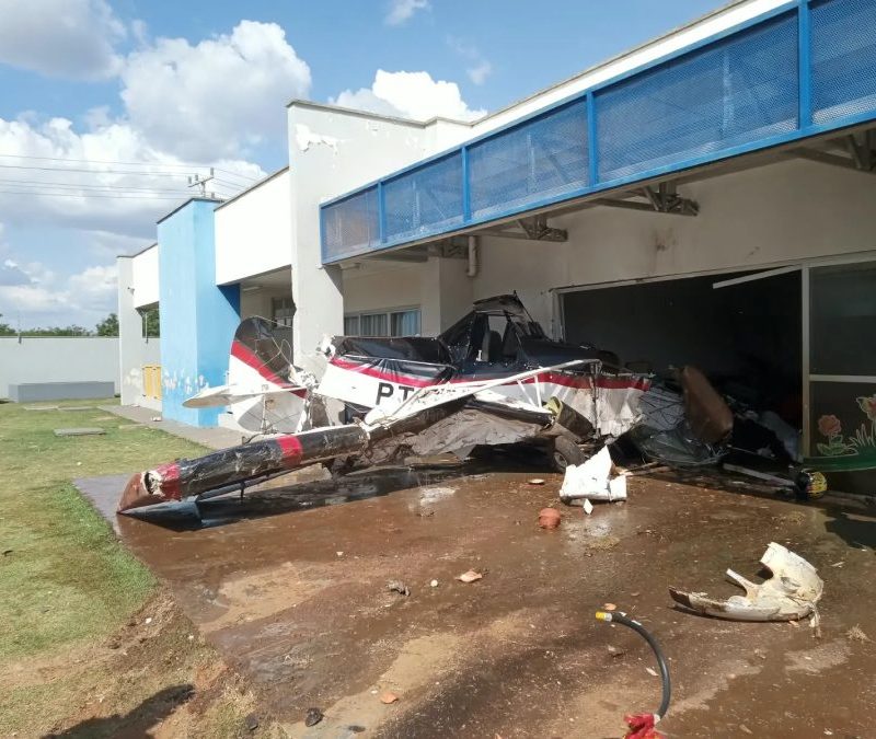 VÍDEO: avião agrícola cai em creche com mais de 150 crianças em MT