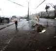 Emmanuel Macron promete reconstruir Mayotte, território francês arrasado por ciclone