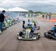 O governador Mauro Mendes na pista de kart