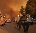 Incêndios em Los Angeles devem continuar durante a semana, dizem