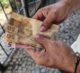 O estado ocupa a 7ª posição entre os maiores rendimentos médios mensais domiciliares per capita, com R$ 2.235