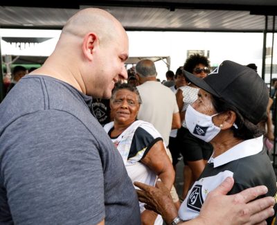 Prefeito vibra com jogo na capital e renova compromisso com