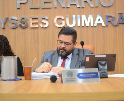 Projetos de reajuste salarial do prefeito, vice-prefeito e vereadores serão