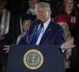 Trump fala em 'período de transição' e minimiza risco de