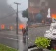 Queda da aeronave aconteceu em cima de uma loja de móveis.