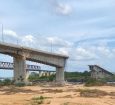 Parte da ponte caiu. Há relatos de vítimas, mas não existe confirmação oficial.